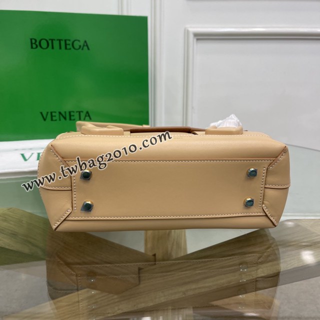 Bottega veneta高端女包 KF009 寶緹嘉爆款THE 杏仁色 ARCO編織款平紋牛皮手提包  BV經典款蝙蝠包  gxz1125
